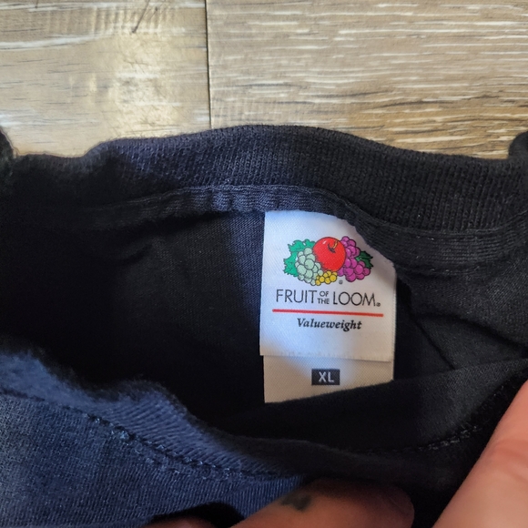 Fruit of the Loom Chicago Bulls Black Tee with Red Bull Design NBA Basketball - Picture 3 of 3